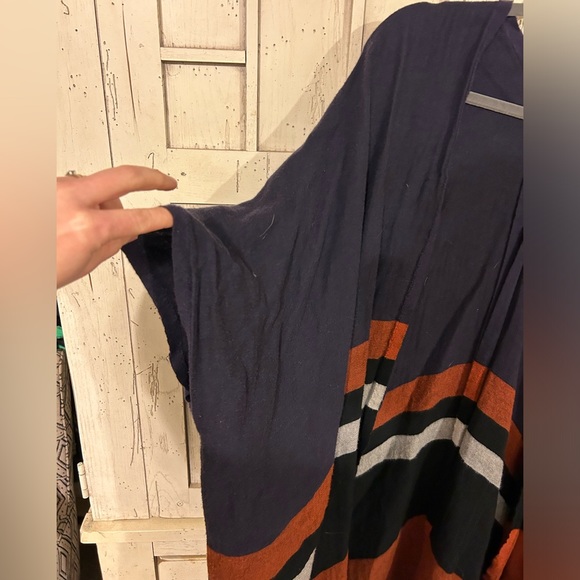 Loft poncho - Picture 3 of 4